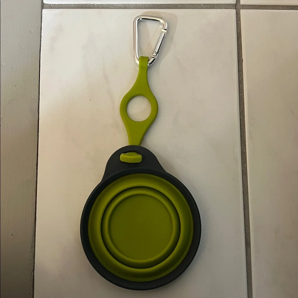 Dexas Popware for Pets Travel Pet Cup with Bottle Holder and Carabiner